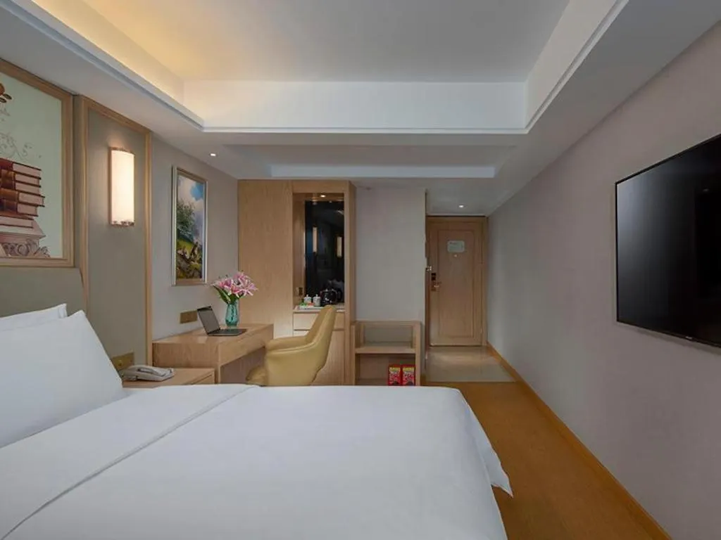 Vienna Hotel Zhengzhou Fengchan Road Fortune Plaza 3*,