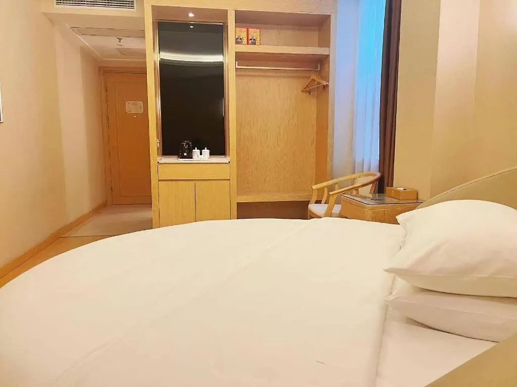 Vienna Hotel Zhengzhou Fengchan Road Fortune Plaza 3*,