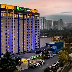 Hotel Express Zhongzhou By Ihg